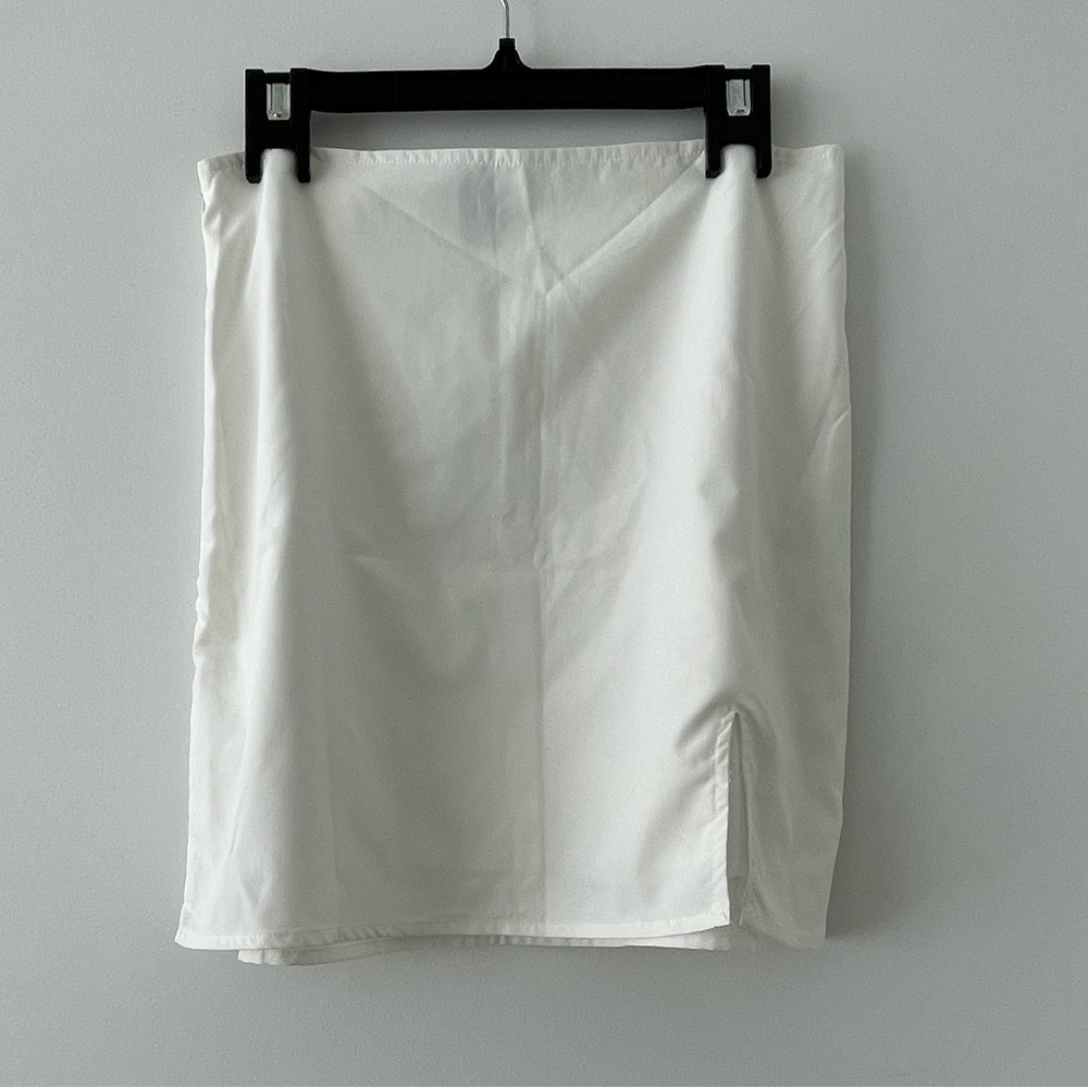 White Solid Side Split Hem Zipper Skirt - size US 6